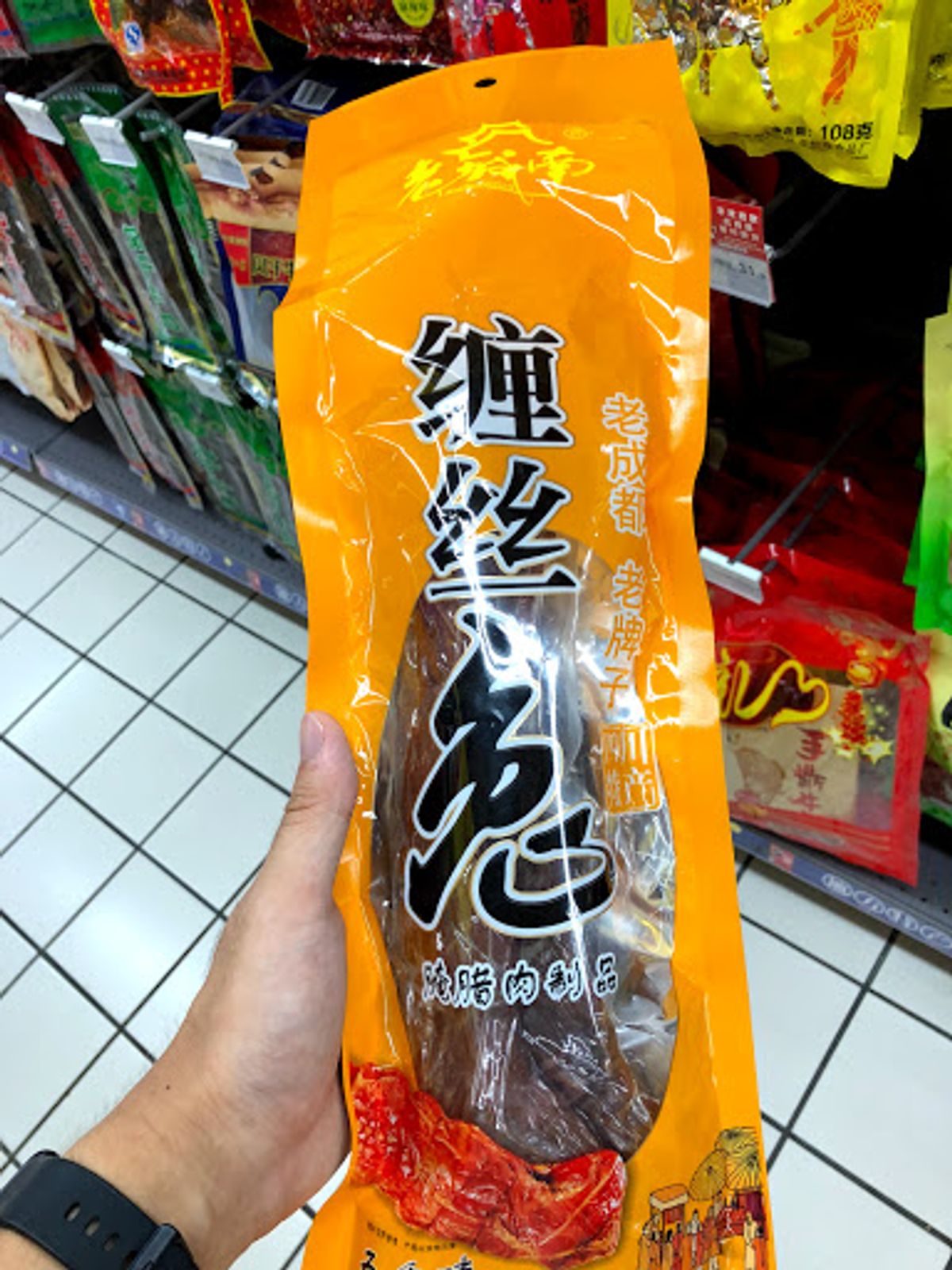 ここ成都では兎🐰が食べられると聞いたので、スーパーで買ってみた。

しっか...