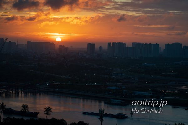 ベトナム・ホーチミン「ホーチミン」の写真：サイゴン川越しの朝日

シェラトン サイ...