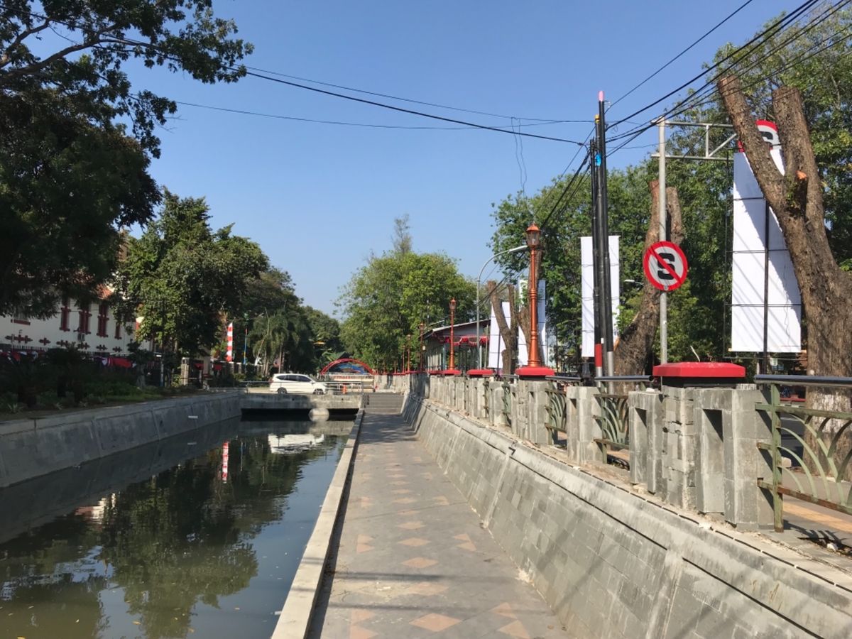 ①カンプン・ペランギへの道のり
②カンプン・ペランギの頂上からの眺め
③カ...