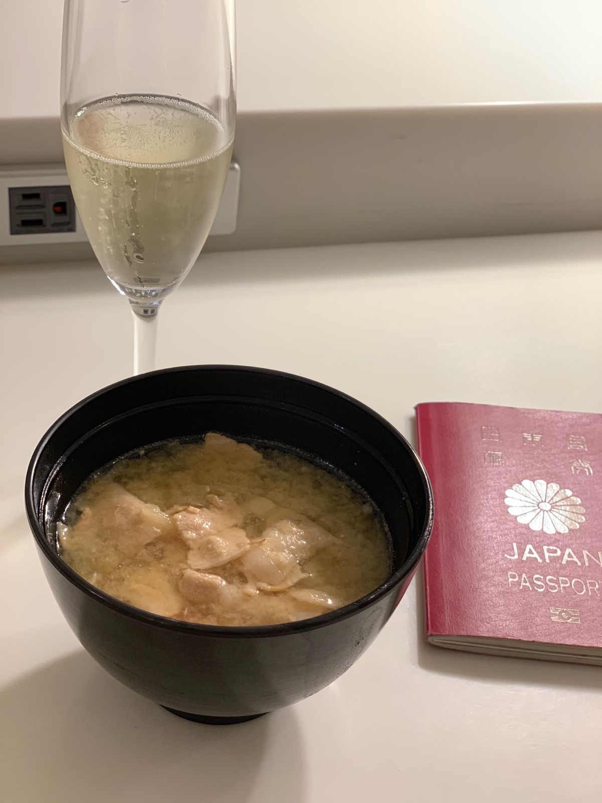 シドニー行き20分の遅れ。もう少し早くわかったらシャワー浴びれた！^ - ...