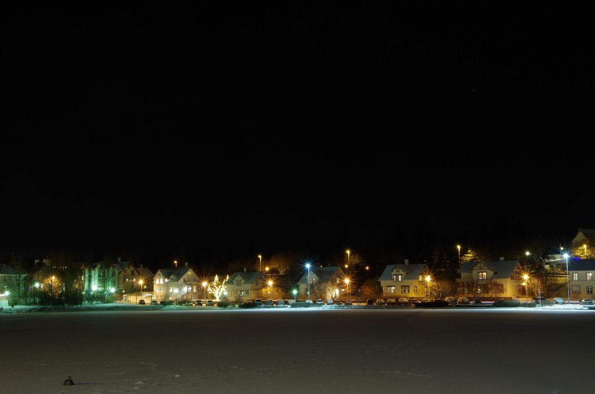 チョルトニン湖のほとり。