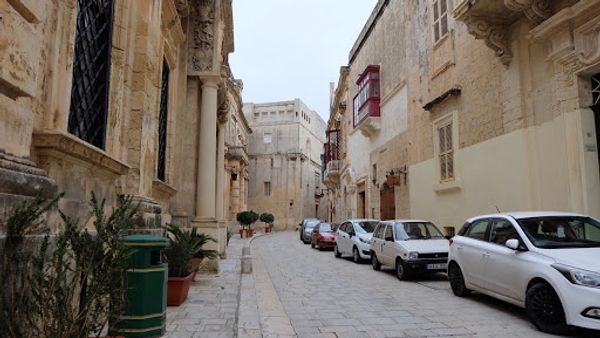 マルタ「マルタ一人旅」の写真：古都イムディーナへ
クリスマス🎅でバス...