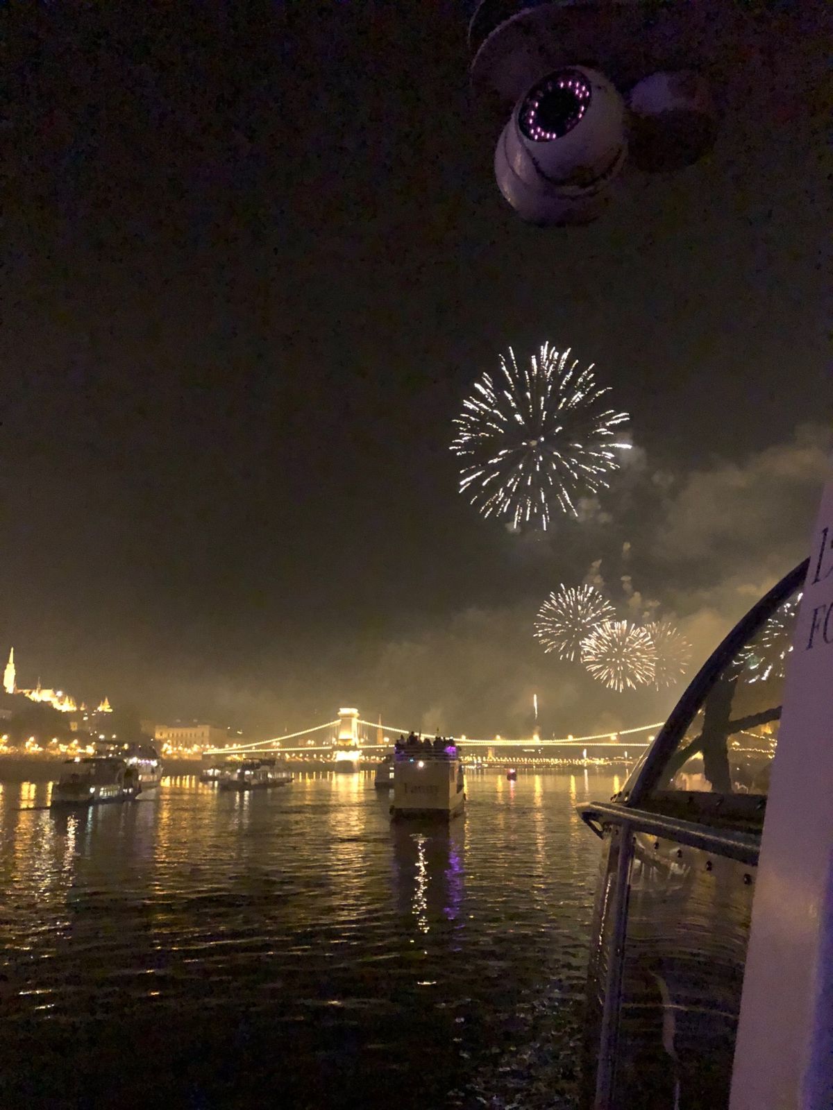 飛行機のは事故じゃなくて、航空ショー！建国記念日の。撮影技術なさすぎ…