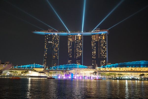 シンガポール・シンガポール「シンガポール 子連れ旅」の写真:毎日行われるベイサンズのレーザーショー。...