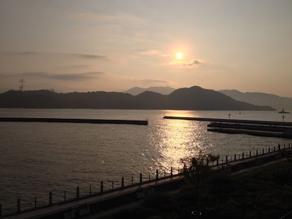 日本・島根県「厳島神社 出雲大社」の写真：朝ホテルからの眺め
瀬戸内の海は優しい...