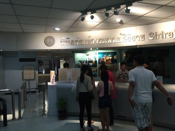 タイ・バンコク「メークロン・トレインマーケット（タイ）」の写真：シリラート医学博物館