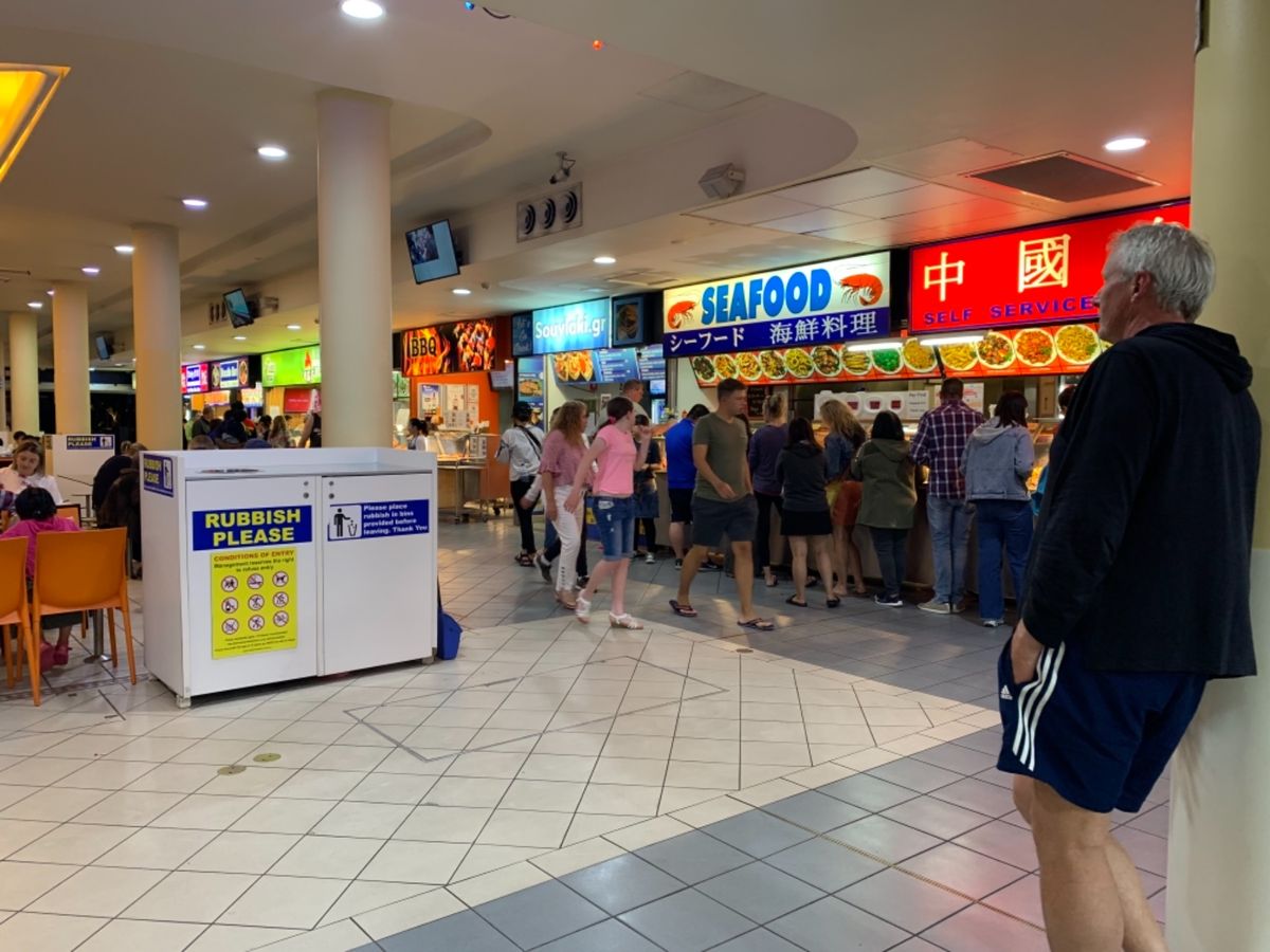 夜のケアンズを散策。

ケアンズの町はどことなくニュージーランドのロトルア...