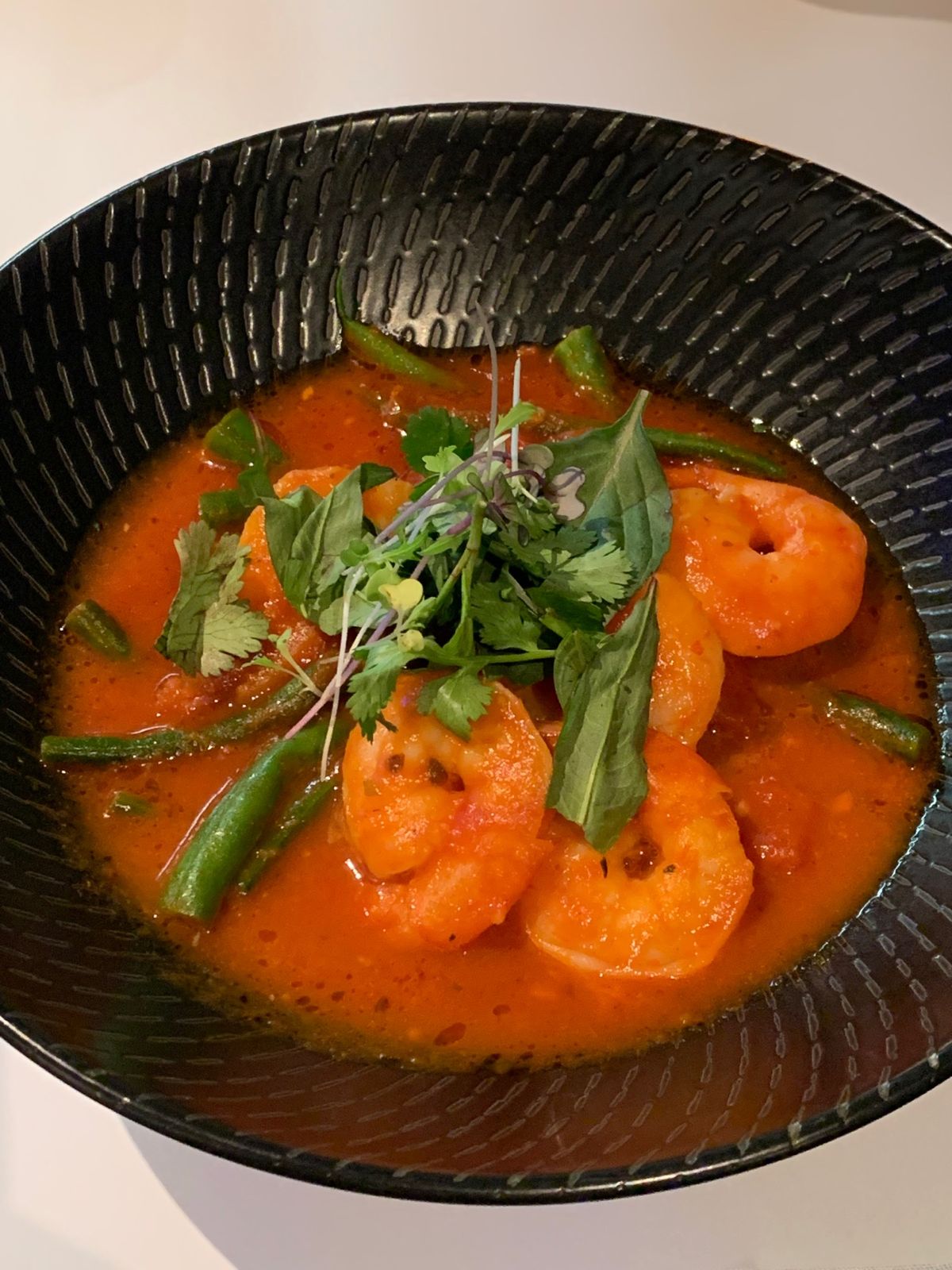 夕飯は海沿いにあった「the raw prawn」という海老屋さん。海老食...