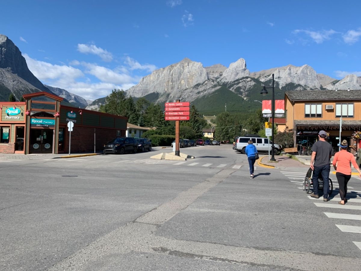 2019/08/13《キャンモア 》
野うさぎがその辺で草食べてる🐰
...