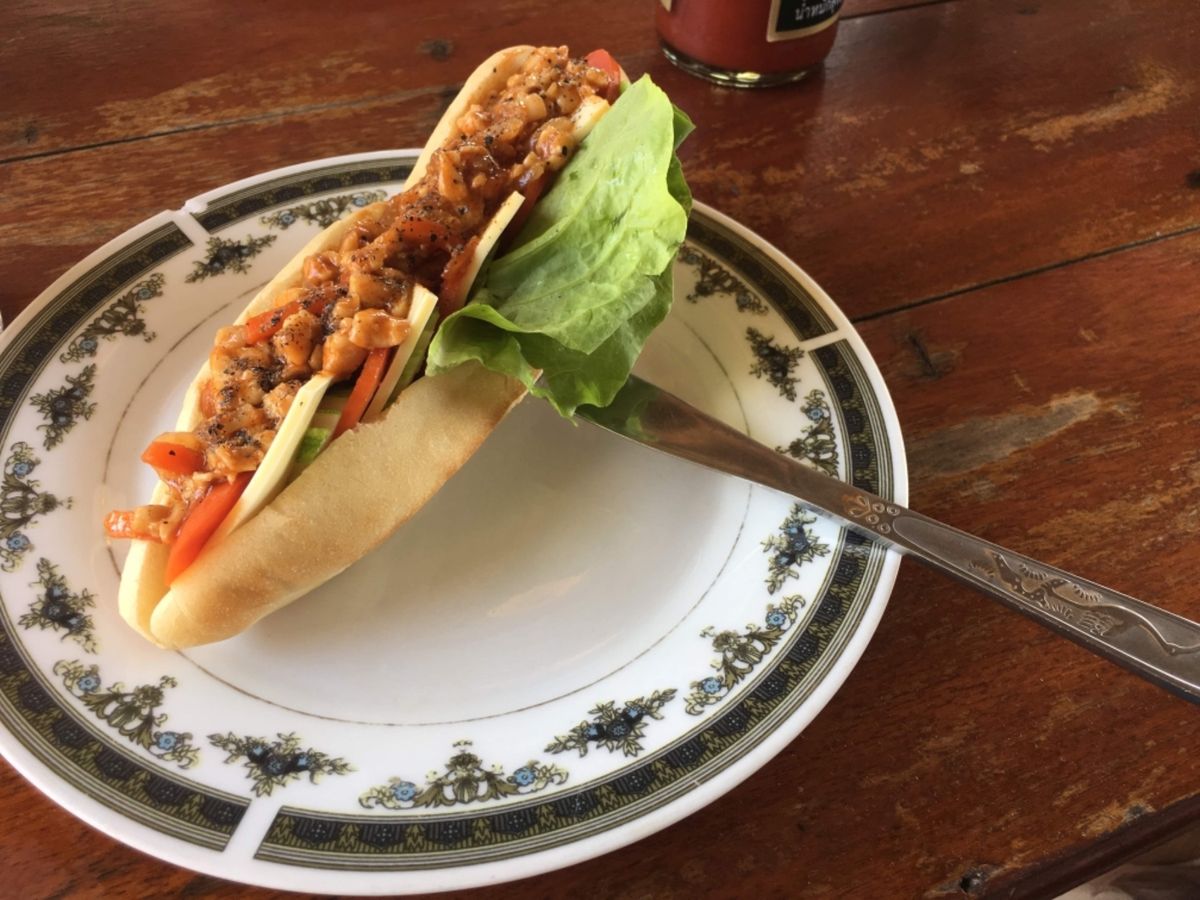 サンドイッチは必ずナイフが刺さっている形式