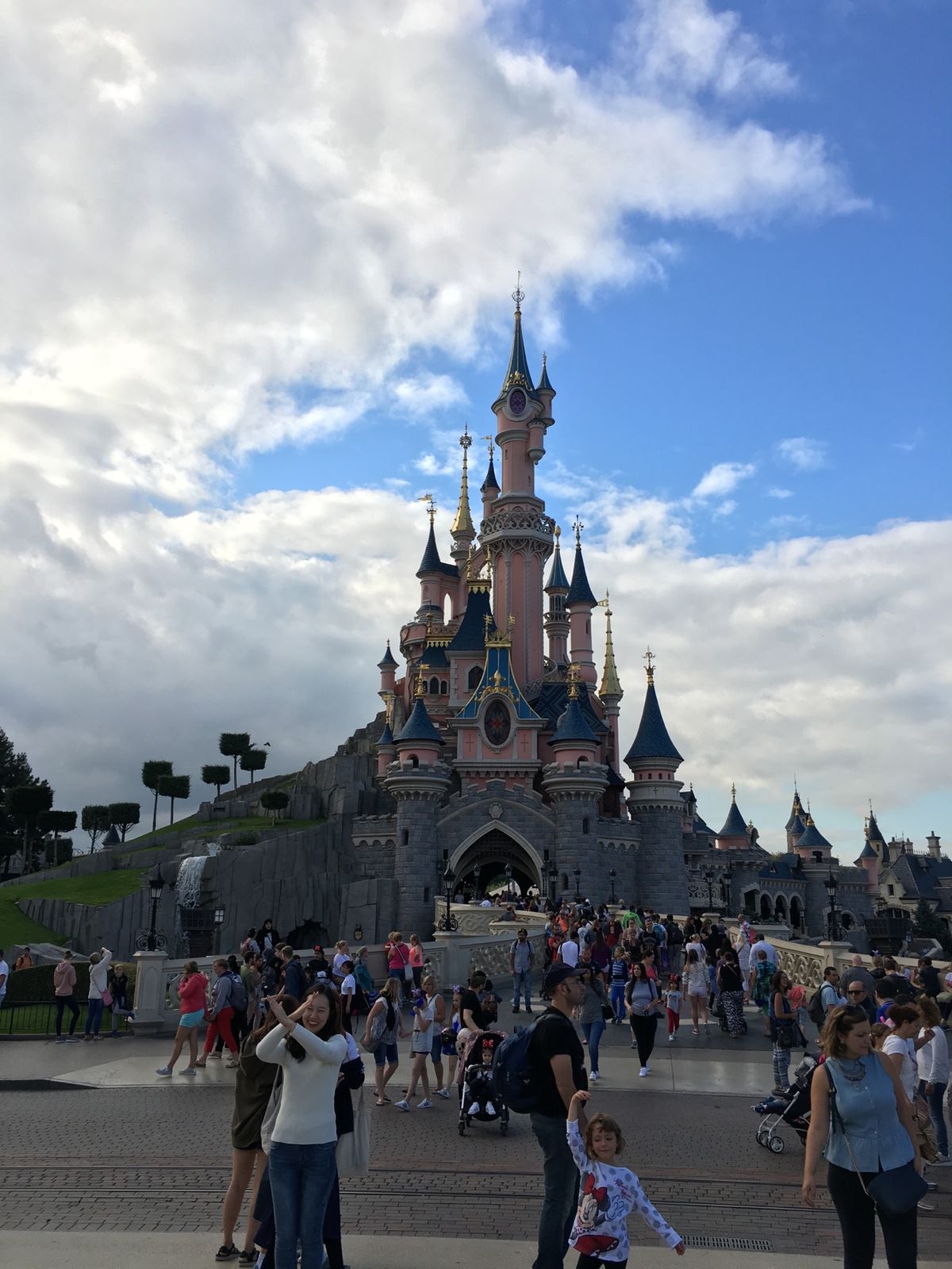 夏のパリへの旅行！少し足を伸ばしてディズニーランドへ行きました！