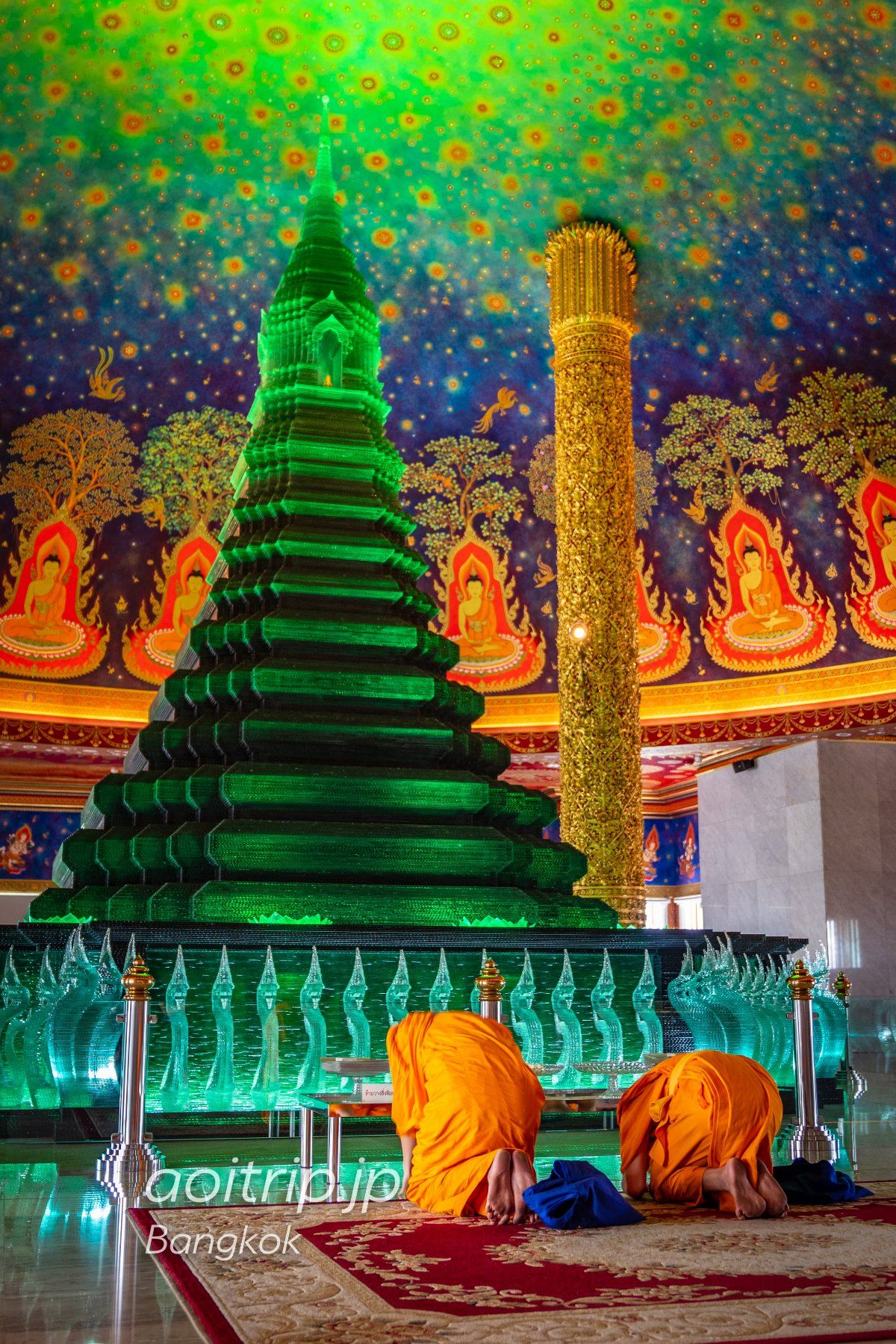 バンコクの西部にある寺院、ワットパークナム。

世界中のばえるスポット...