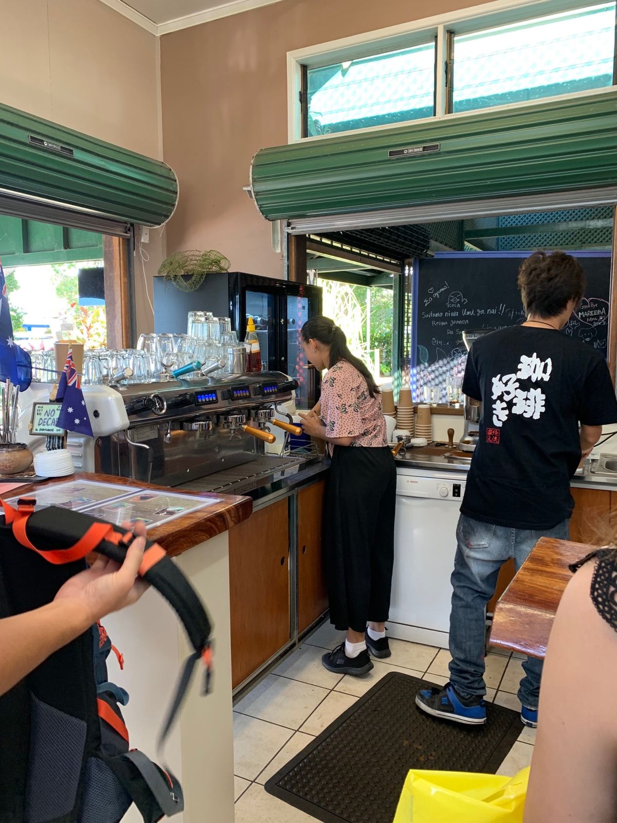 キュランダ鉄道に乗るために戻っていくときにフラフラしてたら美味しそうなコー...