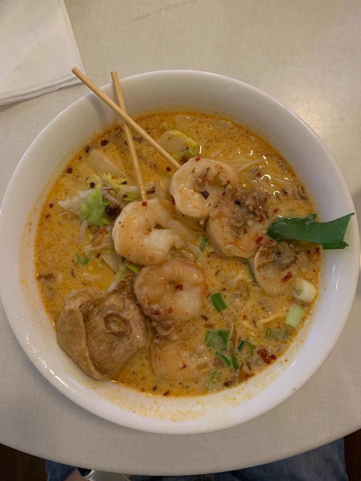 ケアンズ駅に着いて、夕食。

グッドトリップのめいさんに教えてもらった「カ...