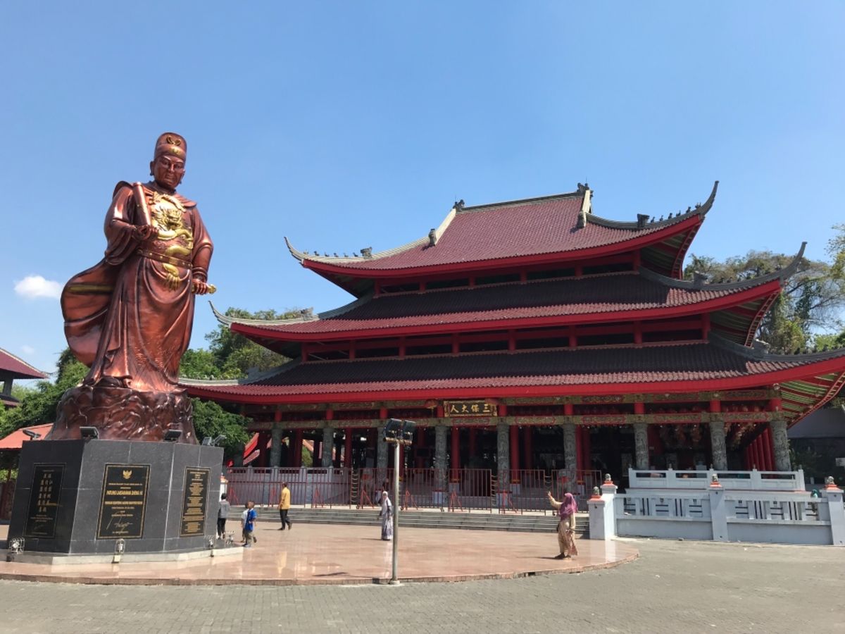 ①サン・ポー・コンにて。狛犬もどき。
②旅の途中で寄ったタイマッサージ屋。...