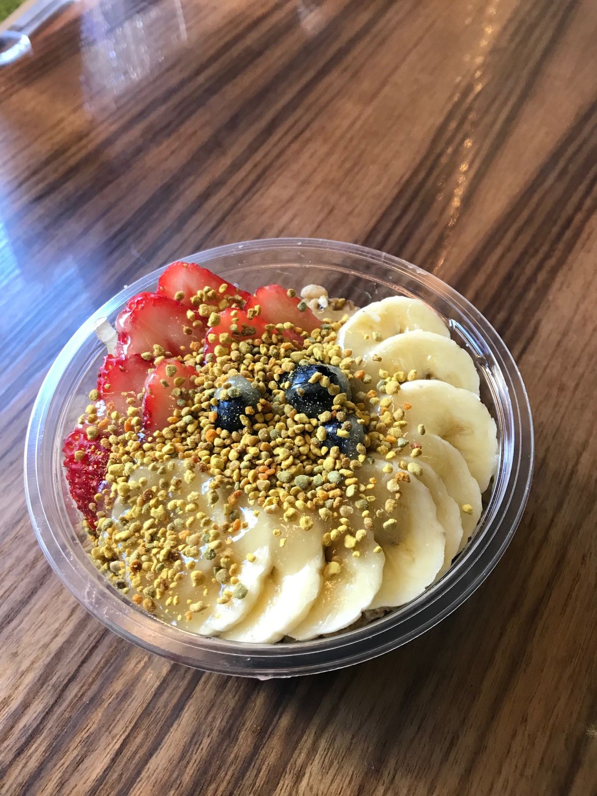 トロピカルトライブのアサイーボウル
生ハチミツの花粉が美味😋