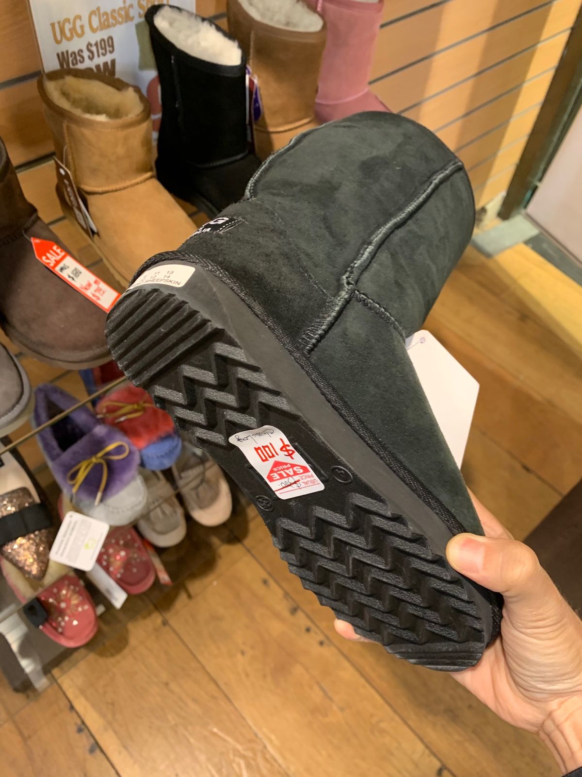 シドニーでUGGめっちゃやす！日本の半額以下！
しかもセール品もあり多分...