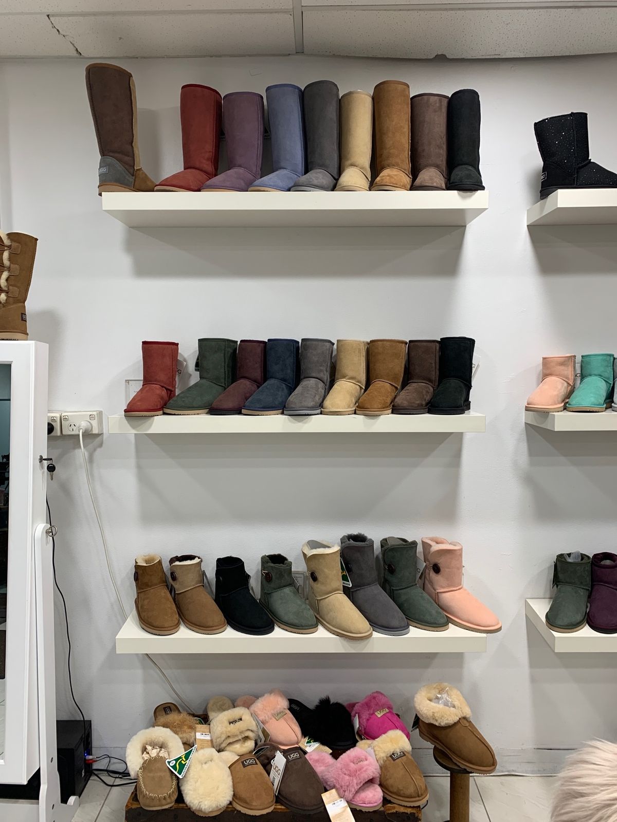 シドニーでUGGめっちゃやす！日本の半額以下！
しかもセール品もあり多分...