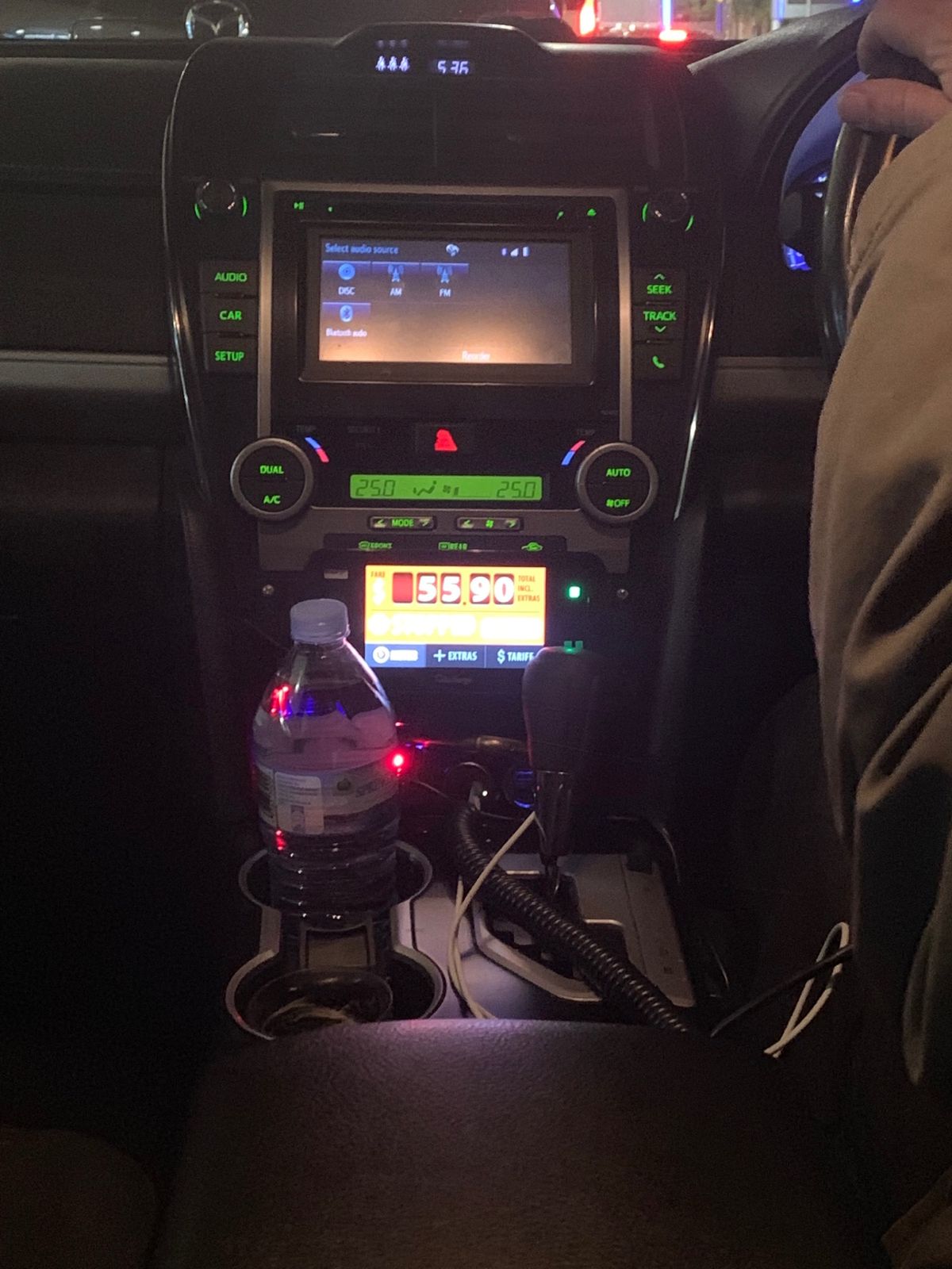 朝8時15分の便で日本へ。

なぜか2時に起きてしまい、それから眠れなくな...