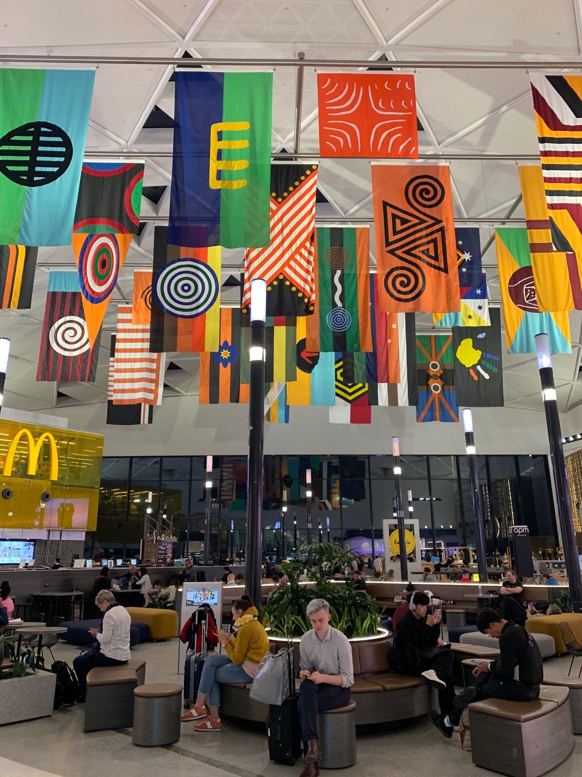 朝8時15分の便で日本へ。

なぜか2時に起きてしまい、それから眠れなくな...