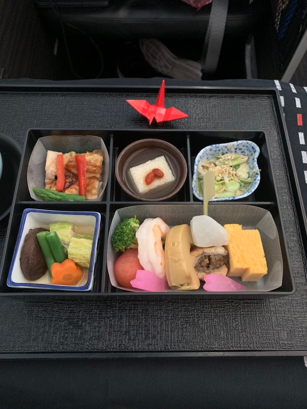 帰りの機内食は豚の角煮と、最後にカレー。

成田からはバスで帰ります。...