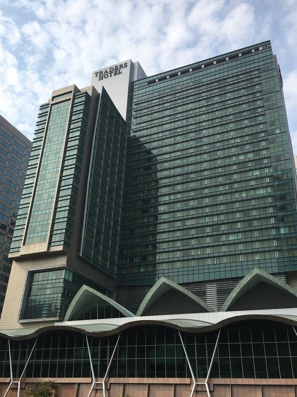 マレーシア・ペトロナスツインタワー、ピンクモスク  、ブルーモスク、「弾丸旅行」の写真：トレーダースホテル泊