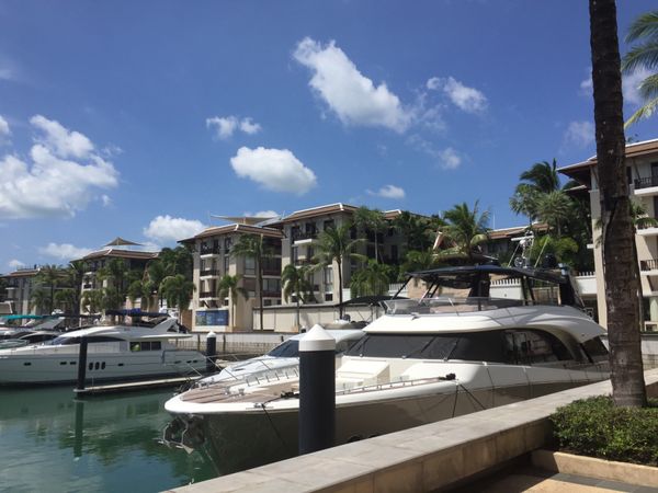 タイ・ピピ島、プーケット「タイ🇹🇭ピピ島ののんびり旅」の写真：ピピ島に向かうプーケットのマリーナが素敵...