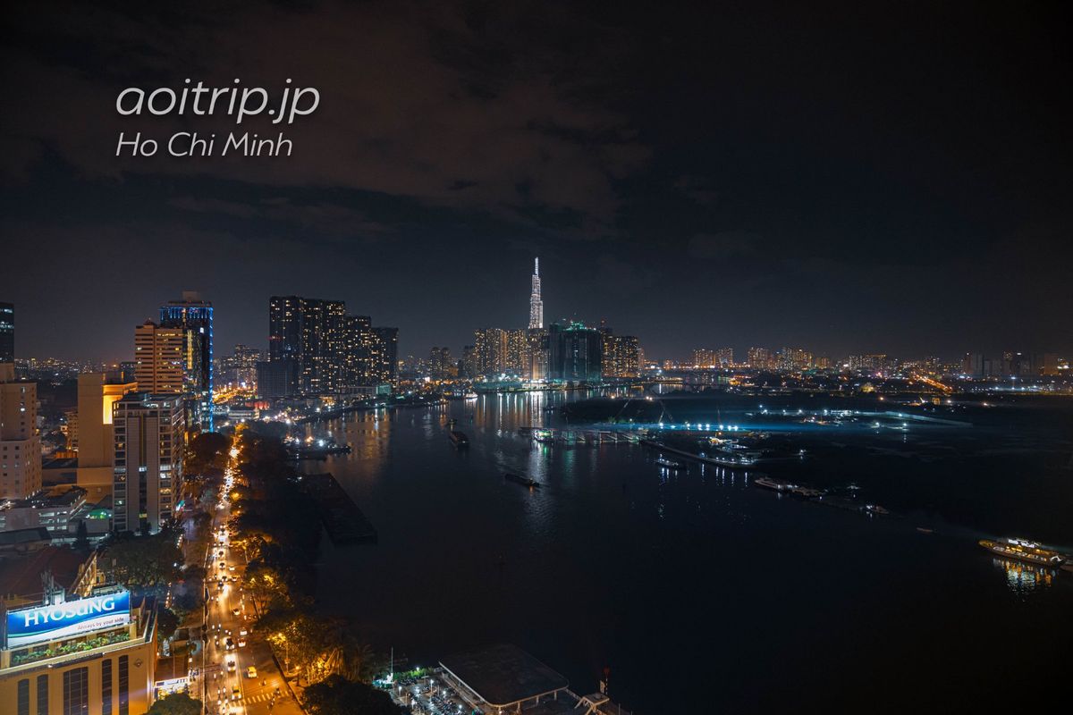 ルネッサンス リバーサイド ホテル サイゴンの屋上プールから撮影。

...