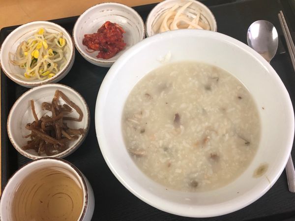 大韓民国 (韓国)・ソウル「韓国 」の写真：3日目:鮑のお粥たべて、カフェ巡りに出発...