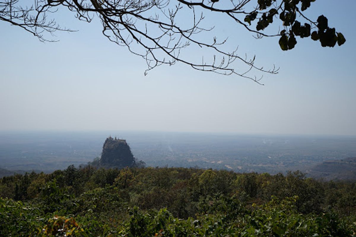 ポッパ山を後にし、ポッパ山を上から眺めることができる絶景レストラン

「P...