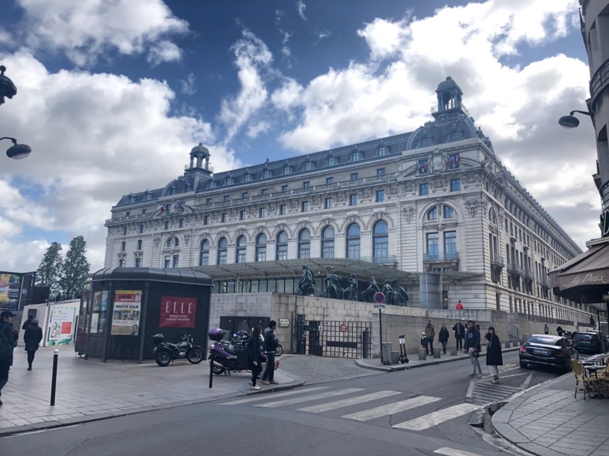 キャセイパシフィックにてパリへ🇫🇷
到着後バスに乗ってパリ市内まで。
...