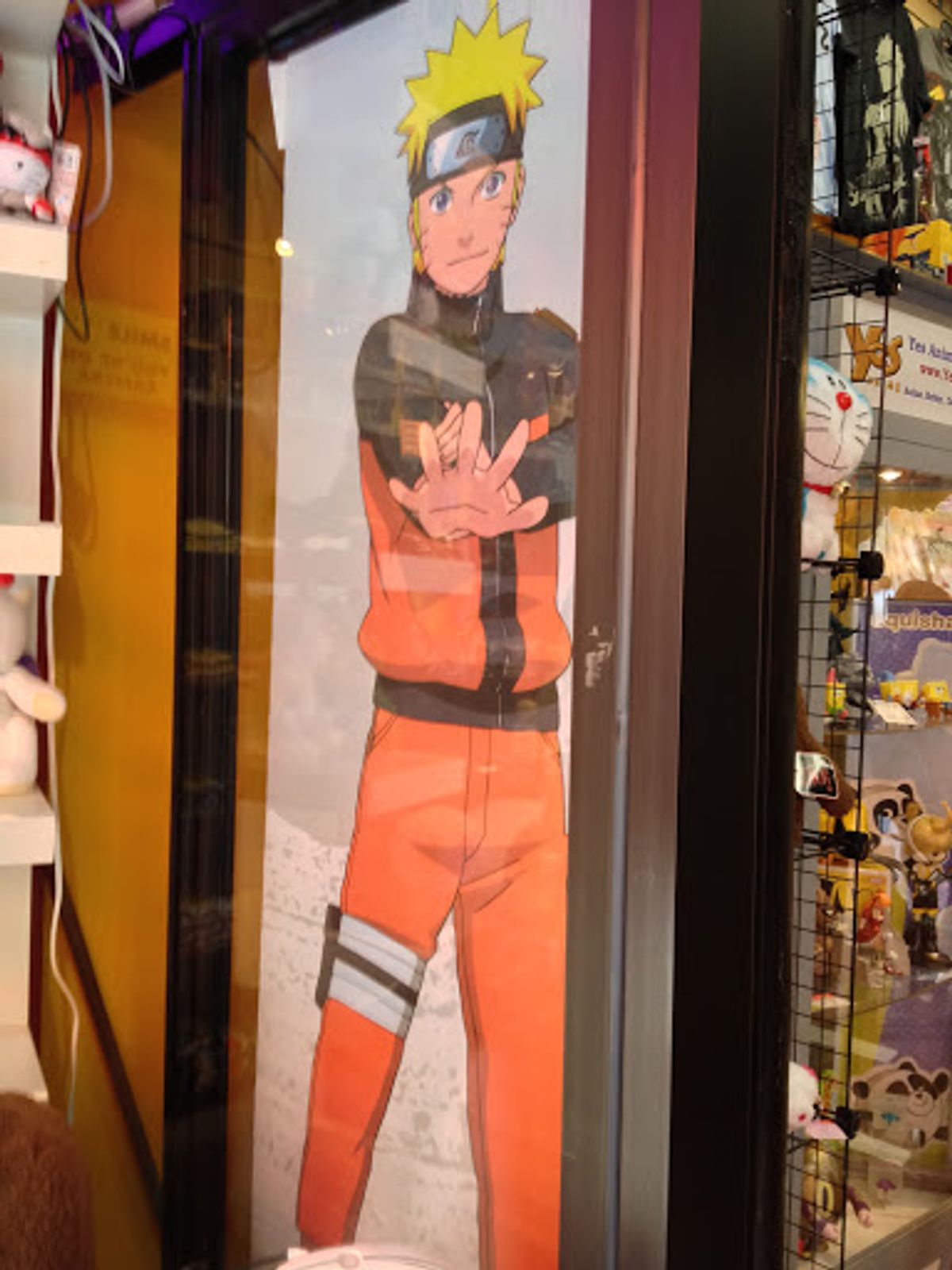 中華街でリラックマとナルトを発見。
たくさんお店があった。
リラの後ろ...