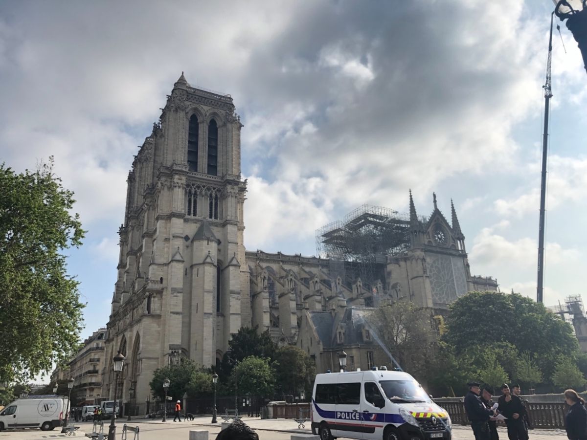 サントシャペルと焼け落ちてしまったノートルダム寺院