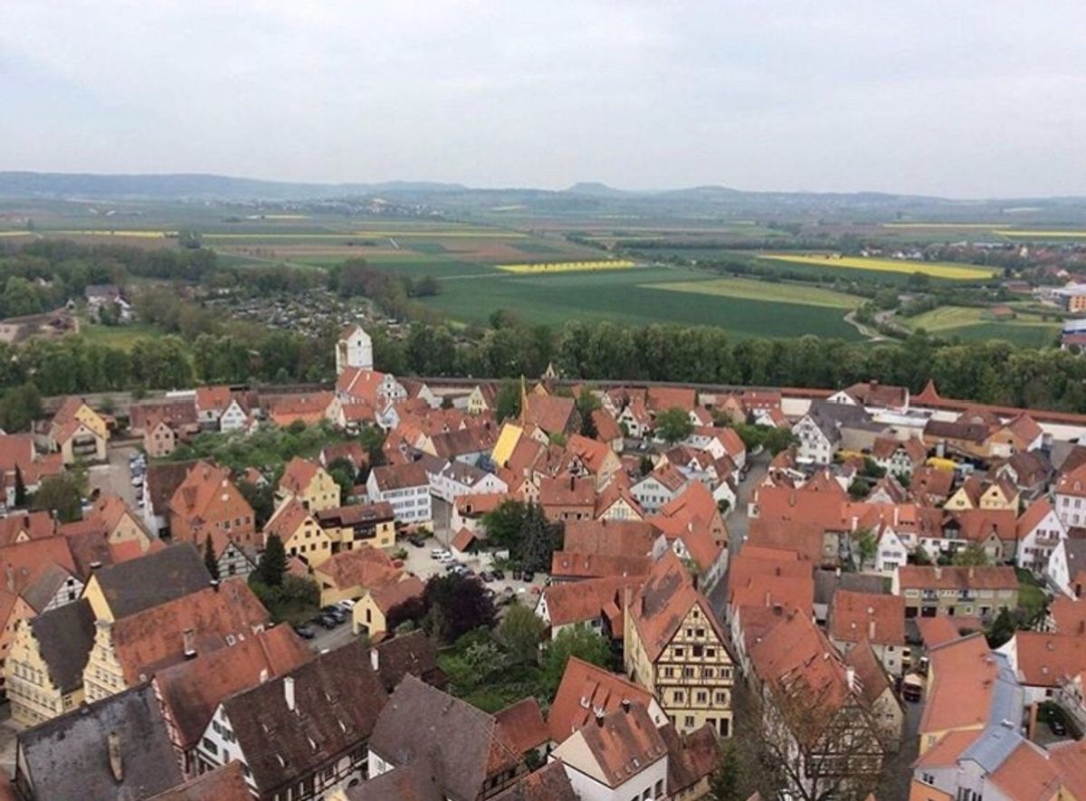 ネルトリンゲンの街並み。街で1番高い塔から見下ろした一枚。観光客は少なめでした。