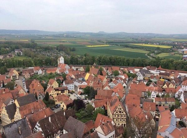 ドイツ・フュッセン「ドイツの旅(友人と二人旅)」の写真:ネルトリンゲンの街並み。街で1番高い塔か...