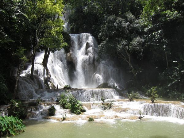 ラオス人民民主共和国・ルアンパバーン「ルアンパバーン再訪」の写真：クアンシー滝
水は濁っていたけど、山歩き...