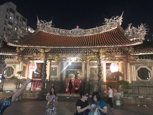 台湾・台北「台湾」の写真：夜の龍山寺
九份
十份