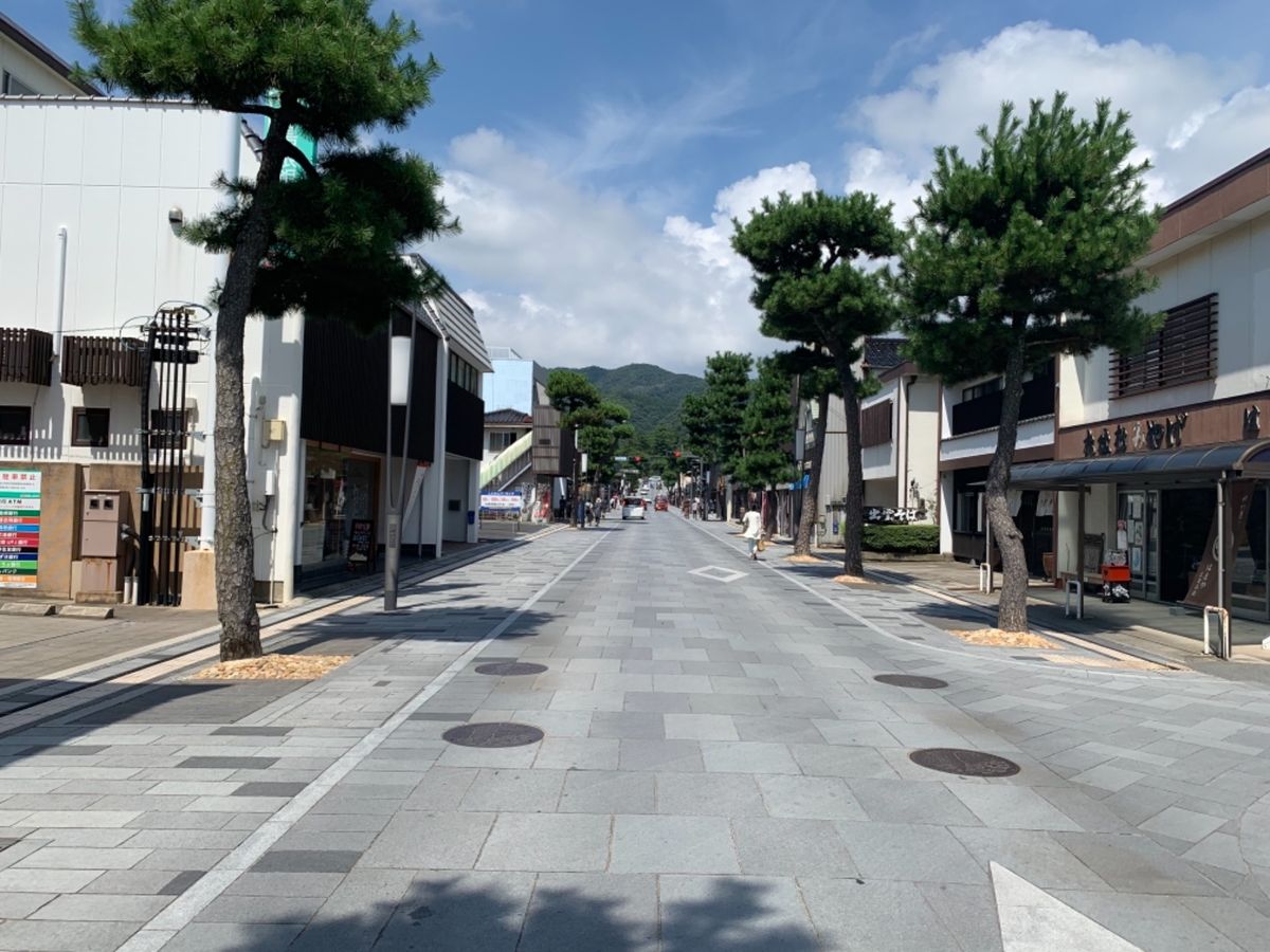 空港からはバスが出ており、40分で出雲大社正門前まで行ける。

そして、竹...