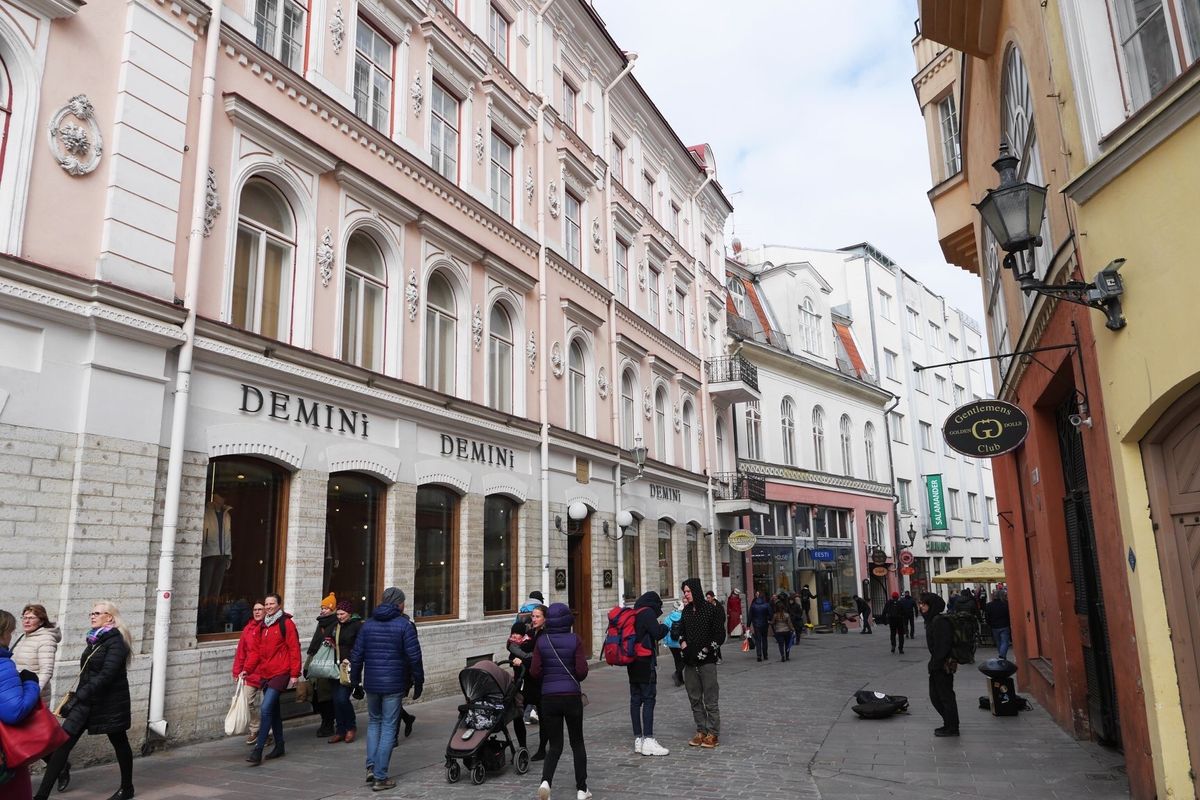 かわいいヨーロッパの町という感じで、観光に困ることはない。
5月初旬でも寒...