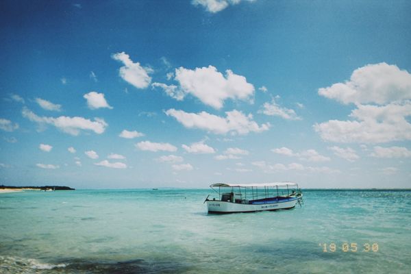 日本・与論島「与論島」の写真：見たことがないくらいな碧い海だった
昼ま...