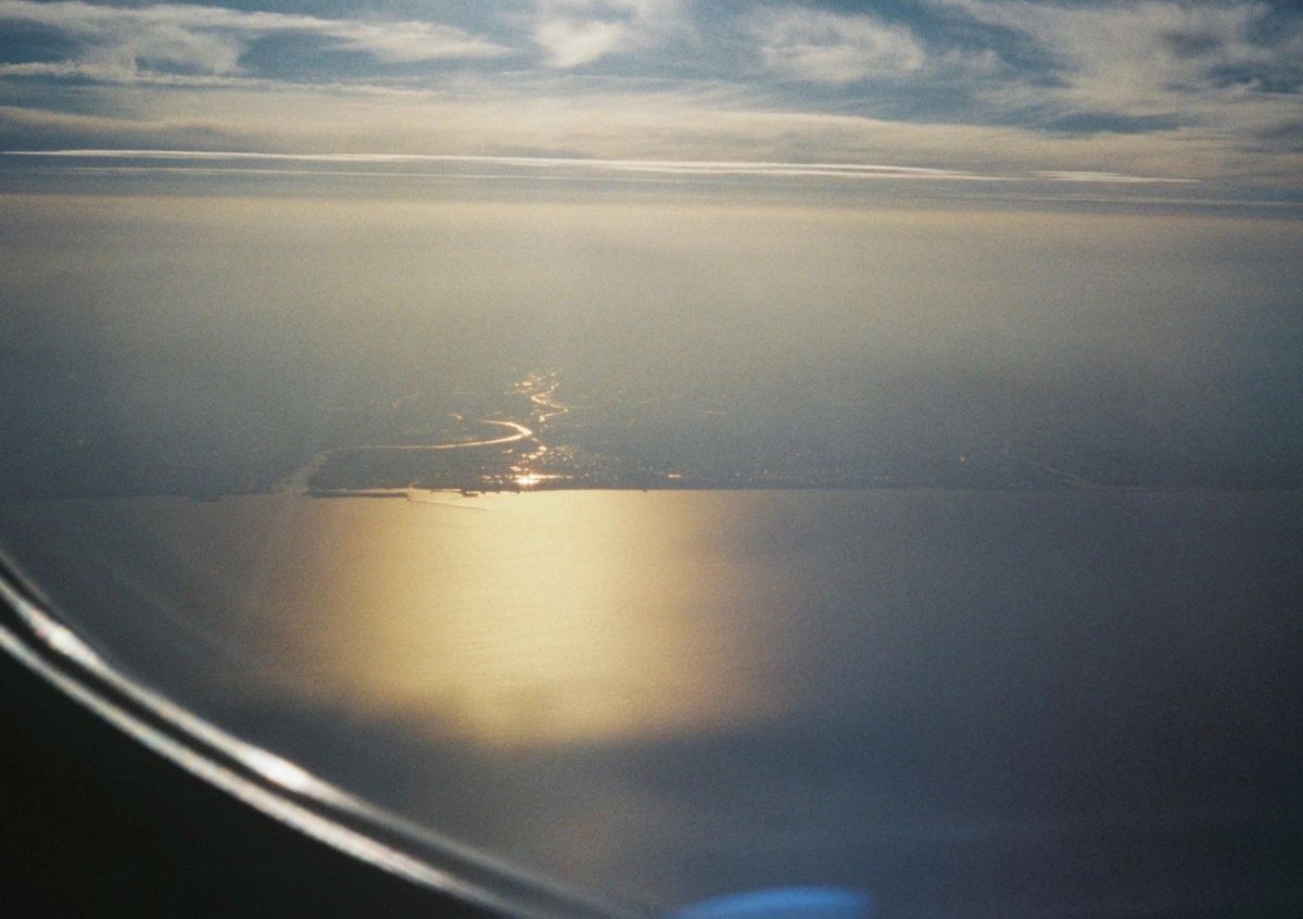 見たことがないくらいな碧い海だった
昼まで民宿でゴロゴロして自転車でゆるゆ...