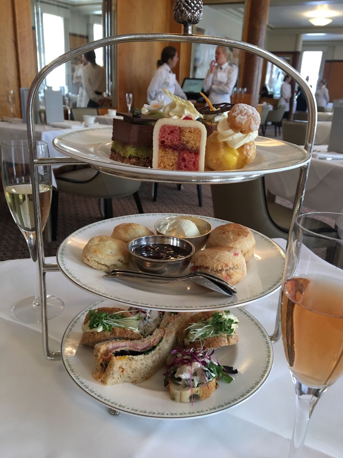 エクセターのあとは、帰国し二児の母となった、元同僚を訪ねるべく、ヨークへ。...