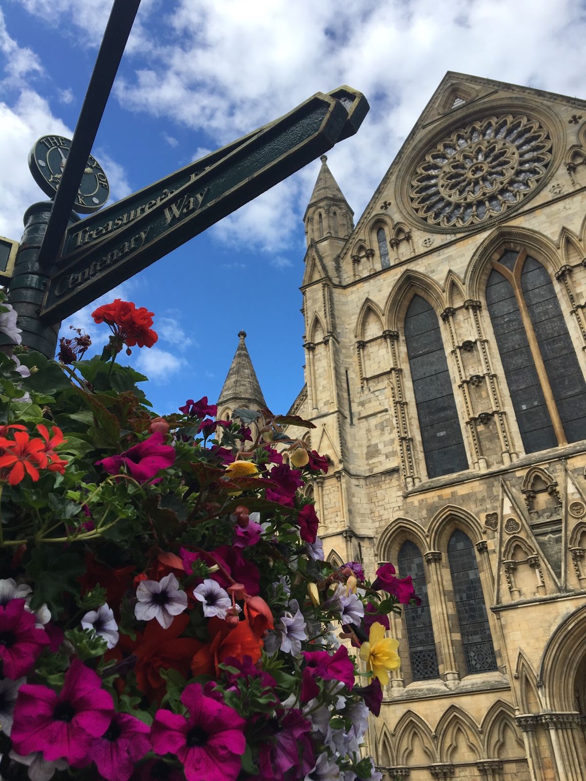 エクセターのあとは、帰国し二児の母となった、元同僚を訪ねるべく、ヨークへ。...