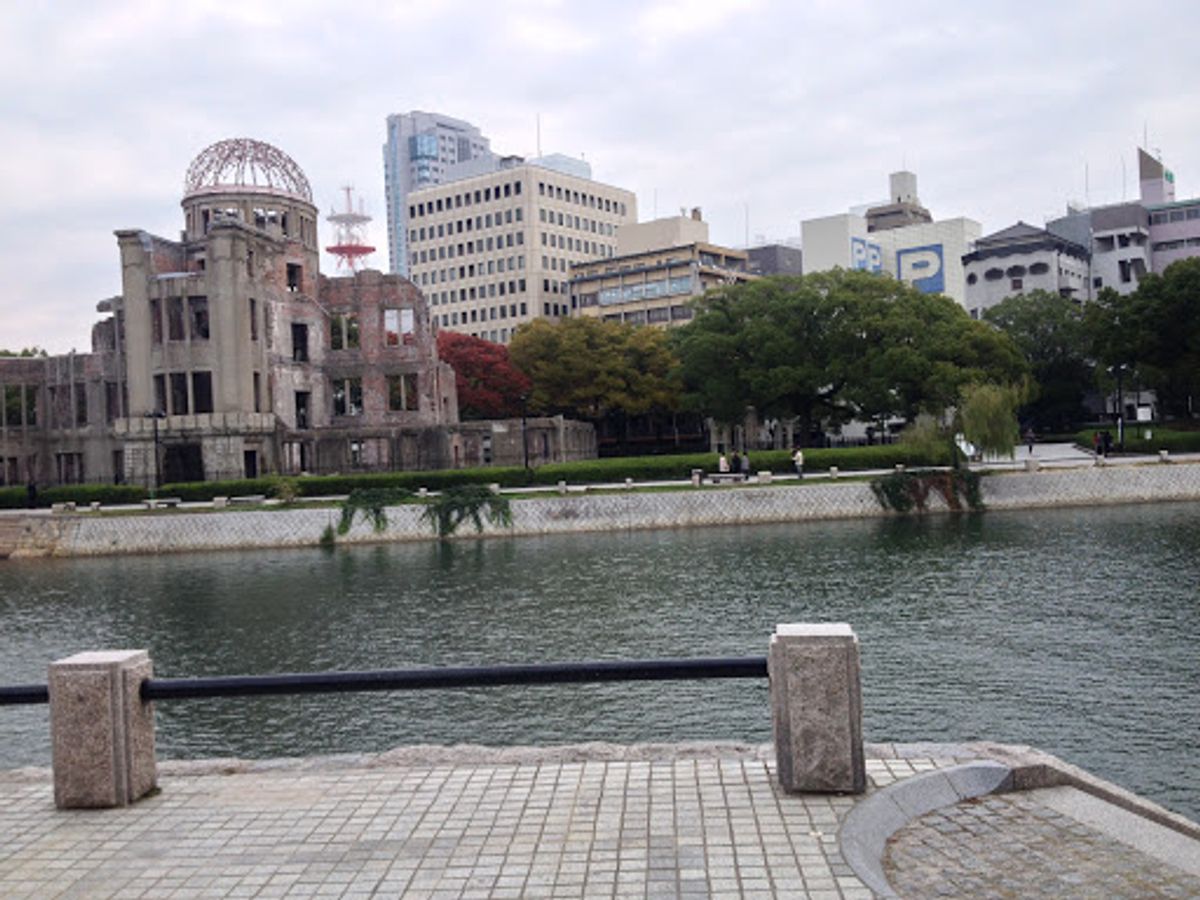 原爆ドーム

初めては高校生の時に家族旅行で。
今回は2回目でした。...