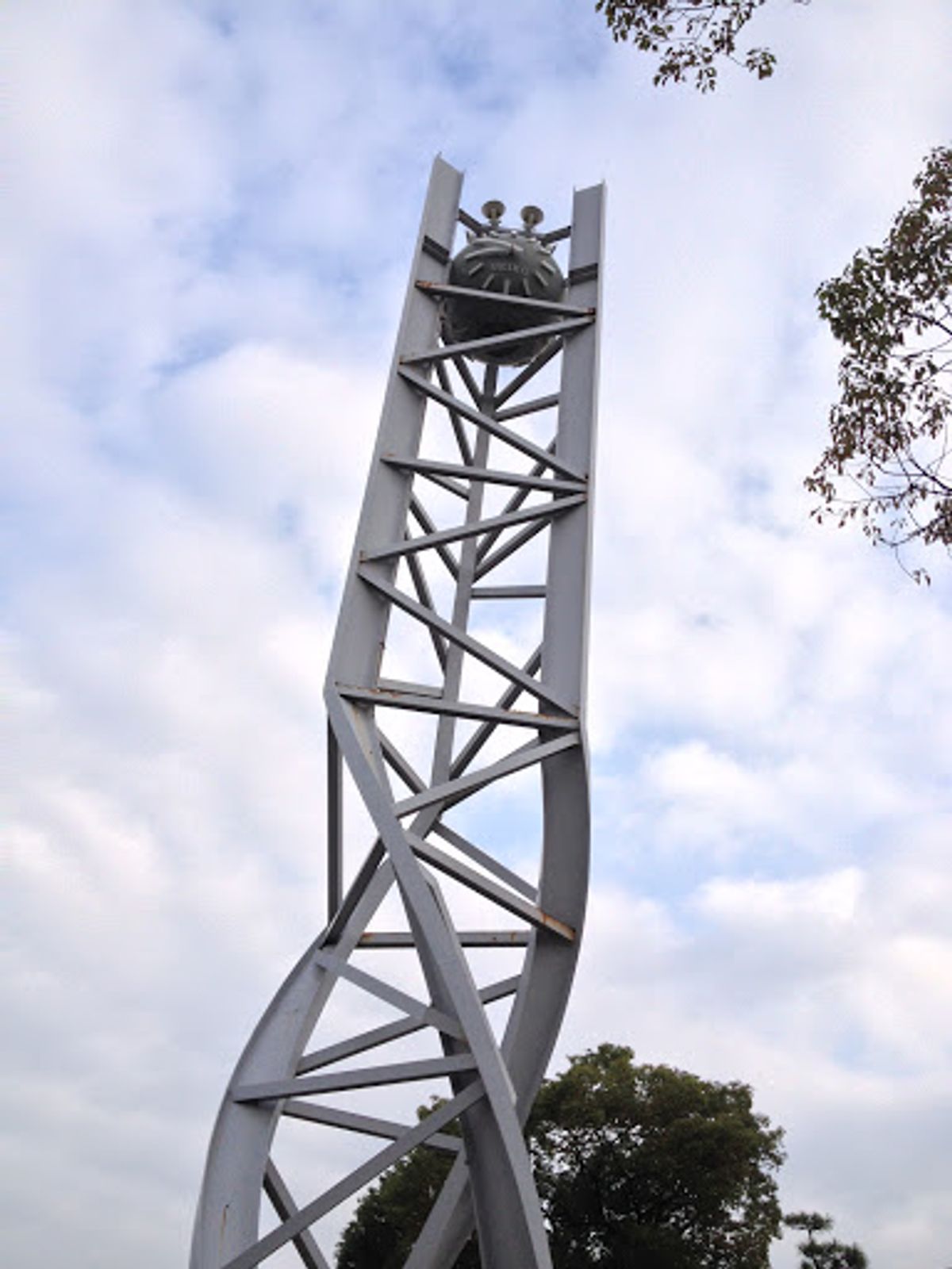 原爆ドーム

初めては高校生の時に家族旅行で。
今回は2回目でした。...