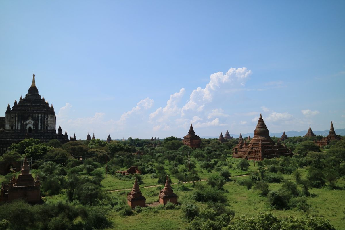 パガン遺跡の夕日。綺麗だった。