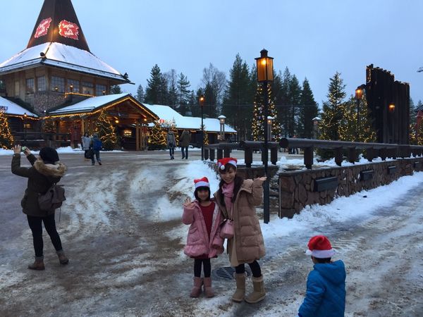 フィンランド・ロヴァニエミ「フィンランドでサンタさんとオーロラ」の写真：サンタクロース村では、郵便局からエアメー...