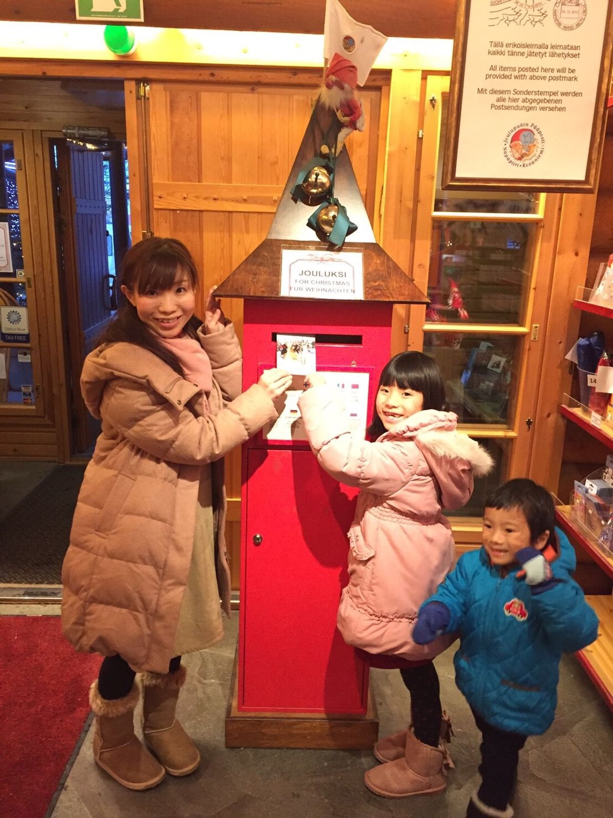 サンタクロース村では、郵便局からエアメールも出せました🎅❤️
バァバへエア...