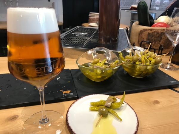 スペイン・ビアリッツ「Spain🇪🇸Basque 」の写真：ぷらぷらお散歩してたら地元の方で大賑わい...