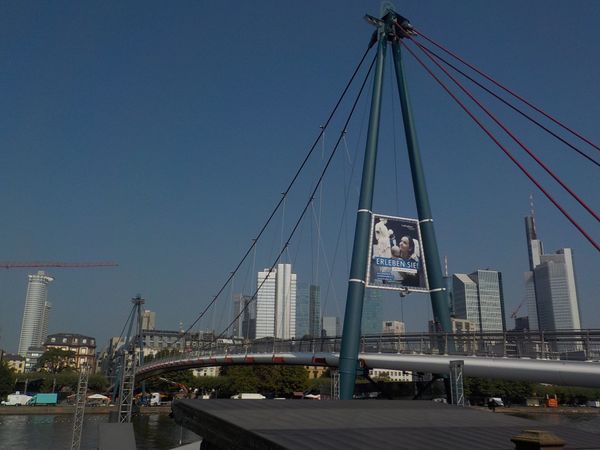 ドイツ・フランクフルト「フランクフルト」の写真：4日目。買い物しに街中を歩いてたら、映像...